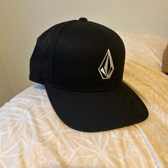 Volcom SnapBack Hat Early 2000’s skate/surf - Picture 2 of 5